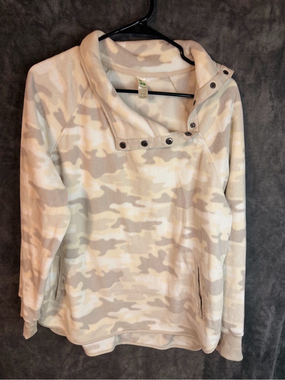 GreenTea Women's Beige & Cream Camo Snap-Neck Pullover